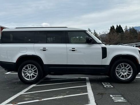 Used 2024 Land Rover Defender 130 S image 3