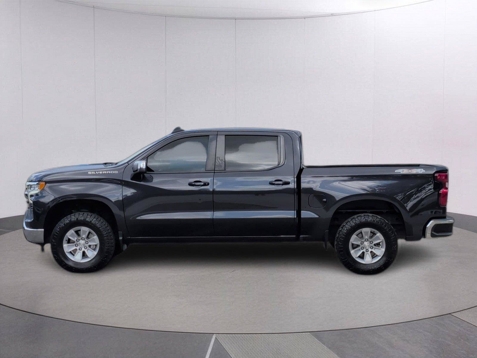 Used 2023 Chevrolet Silverado 1500 LT AWD/4WD image 2