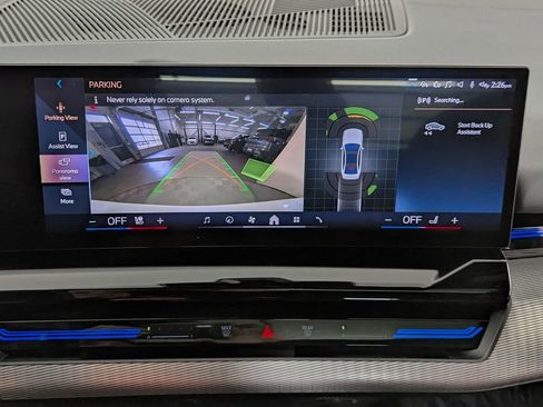 Used 2025 BMW 530i xDrive w/ M Sport Package image 23