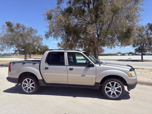 Used 2004 Ford Explorer Sport Trac 2WD image 56