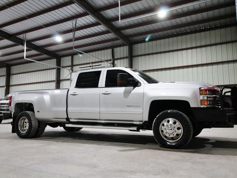 Used 2018 Chevrolet Silverado 3500 LT AWD/4WD image 14