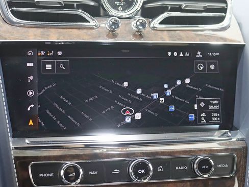 Used 2022 Bentley Bentayga V8 image 22