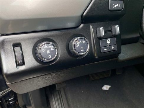Used 2019 Chevrolet Suburban Premier image 18