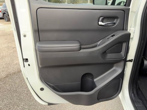 Used 2025 Nissan Frontier SV w/ SV Convenience Package image 25