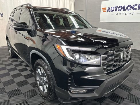 Used 2025 Honda Passport TrailSport image 3