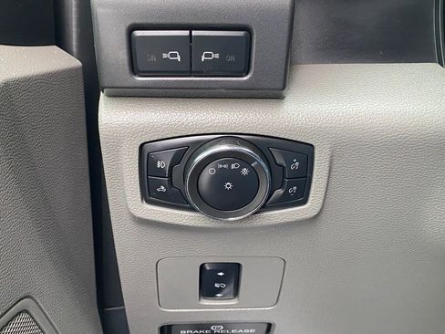 Used 2017 Ford F250 XLT w/ XLT Premium Package image 27