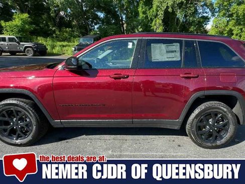 Used 2026 Jeep Grand Cherokee Altitude AWD/4WD image 5