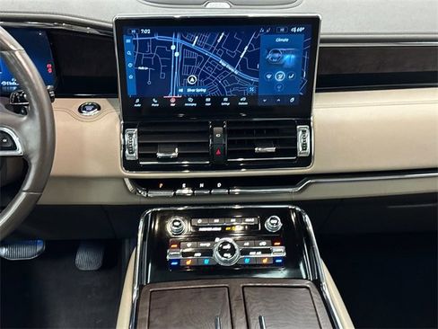 Used 2022 Lincoln Navigator Reserve image 24