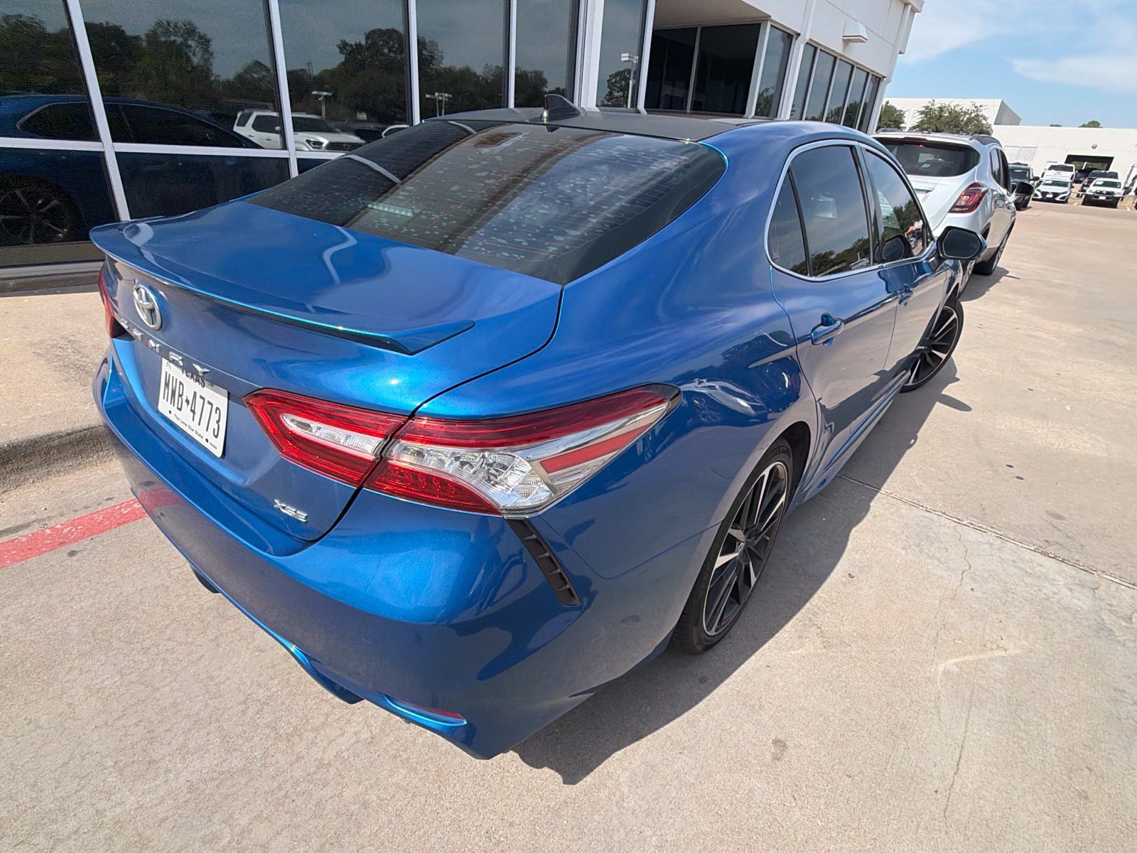 Used 2019 Toyota Camry XSE FWD image 5
