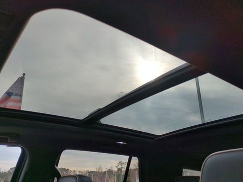 Used 2021 Chevrolet Tahoe Premier w/ Premium Package image 19