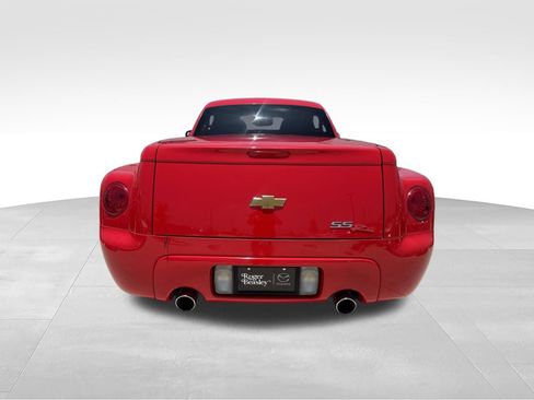 Used 2004 Chevrolet SSR w/ Preferred Equipment Group RWD image 6