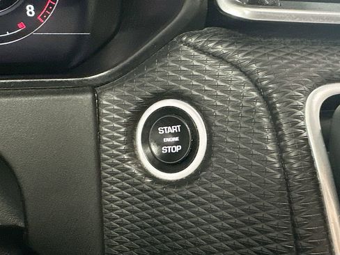 Used 2019 Land Rover Range Rover Velar R-Dynamic SE image 35