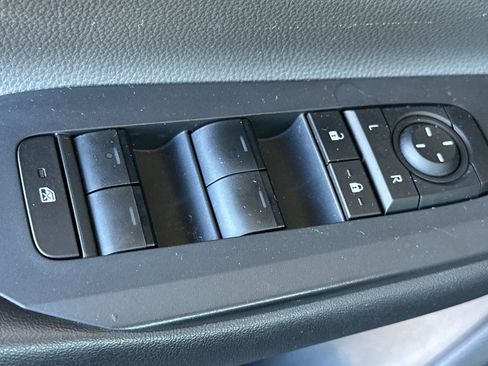 Used 2023 Toyota Prius LE image 13