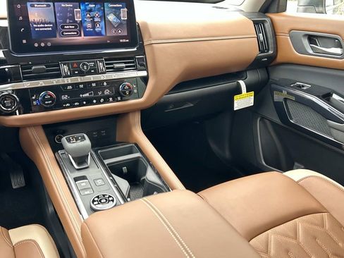 New 2026 Nissan Pathfinder Platinum AWD/4WD image 24