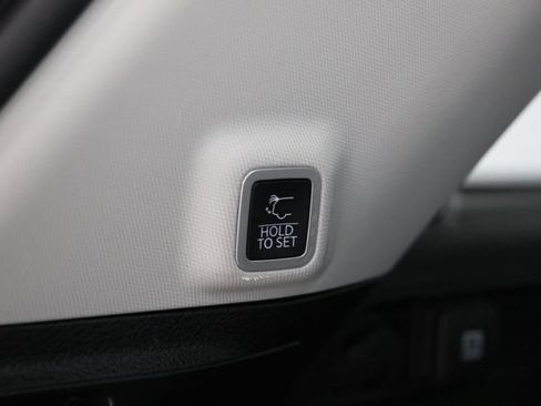 Used 2023 Jeep Grand Cherokee Limited w/ Luxury Tech Group II AWD/4WD image 36