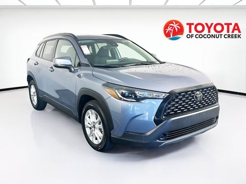 Used 2022 Toyota Corolla Cross LE FWD image 1