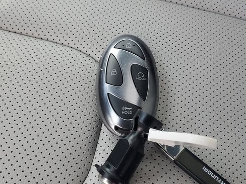 Used 2025 Hyundai Elantra Limited image 28