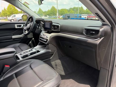Used 2023 Ford Explorer XLT w/ Equipment Group 202A AWD/4WD image 10