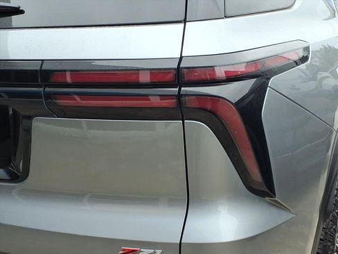 Used 2024 Chevrolet Traverse Z71 image 8