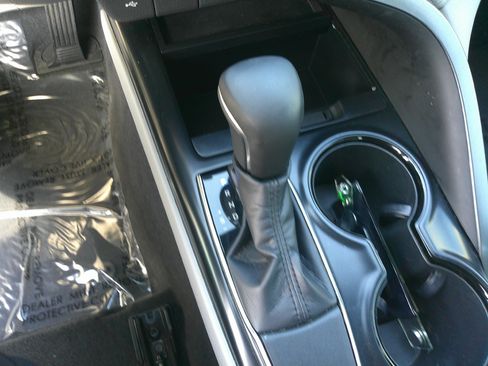 Used 2019 Toyota Camry SE image 26