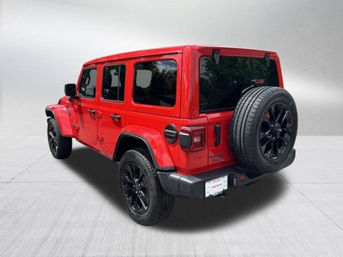 Used 2025 Jeep Wrangler Unlimited Sahara w/ Safety Group AWD/4WD image 8