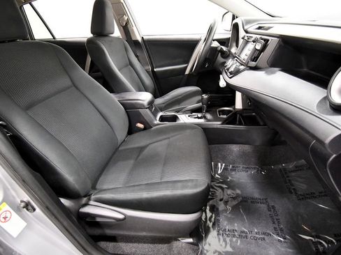 Used 2016 Toyota RAV4 LE image 17