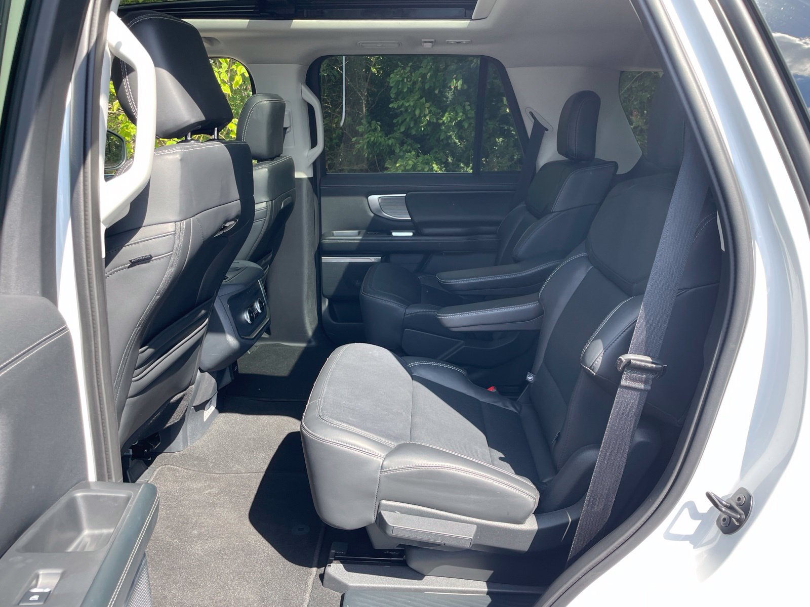 Used 2025 Ford Expedition Platinum AWD/4WD image 29