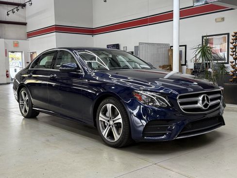 Used 2017 Mercedes-Benz E 300 4MATIC image 2