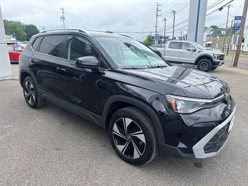 Used 2025 Volkswagen Taos SE AWD/4WD image 4