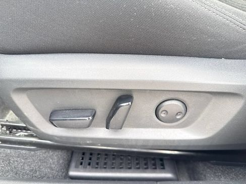 Used 2023 Nissan Rogue SV AWD/4WD image 9