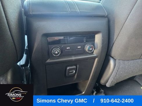 Used 2023 Chevrolet Traverse LT w/ Rear Camera Mirror Package AWD/4WD image 35