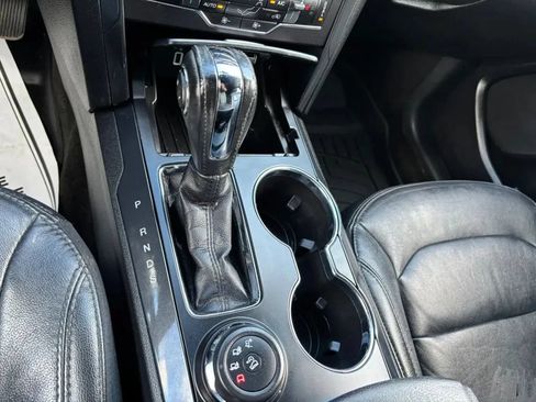 Used 2018 Ford Explorer XLT w/ Equipment Group 202A AWD/4WD image 27