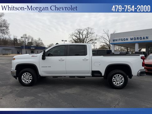 Used 2024 Chevrolet Silverado 2500 LT AWD/4WD image 2