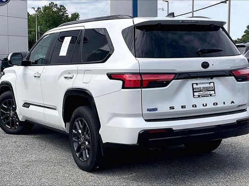 Used 2025 Toyota Sequoia Platinum AWD/4WD image 11