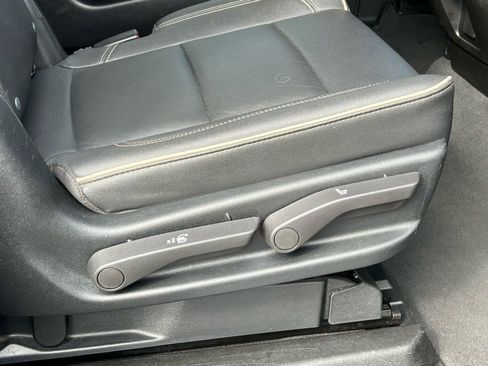 Used 2023 Chevrolet Suburban Premier AWD/4WD image 20