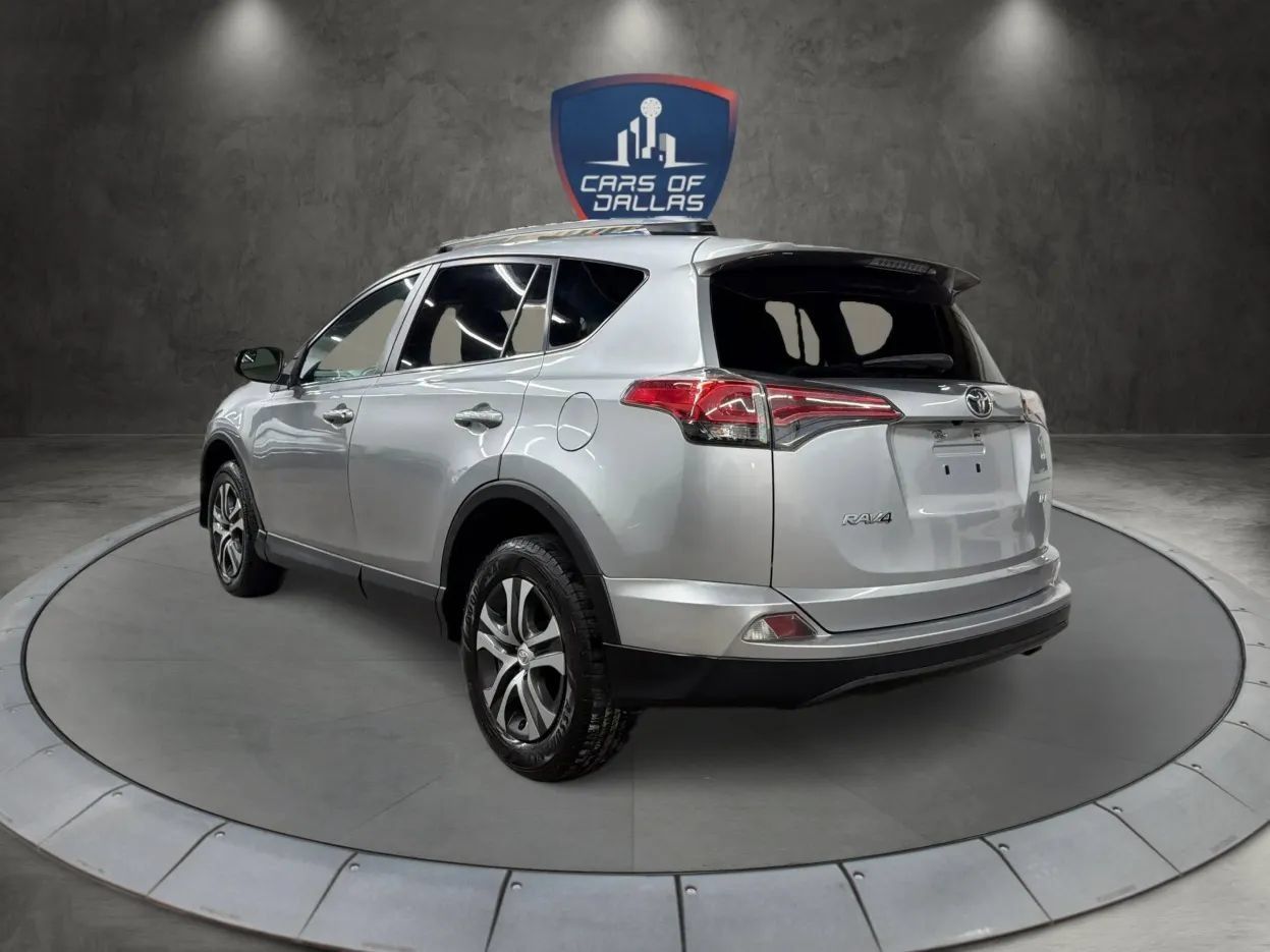 Used 2017 Toyota RAV4 LE FWD image 3