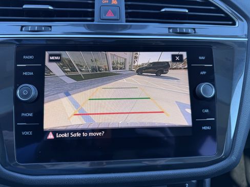 Used 2019 Volkswagen Tiguan SEL Premium w/ 3rd Row Seat Package image 23