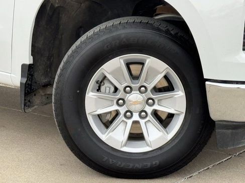Used 2025 Chevrolet Silverado 1500 LT image 32