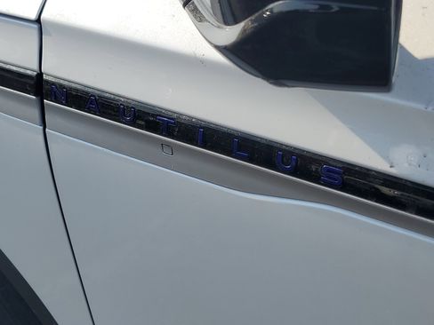 New 2026 Lincoln Nautilus Premier image 7