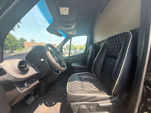 Used 2021 Mercedes-Benz Sprinter 3500 image 14