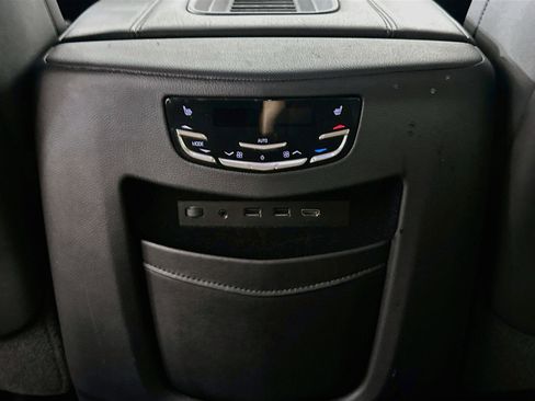 Used 2019 Cadillac Escalade Premium Luxury AWD/4WD image 28