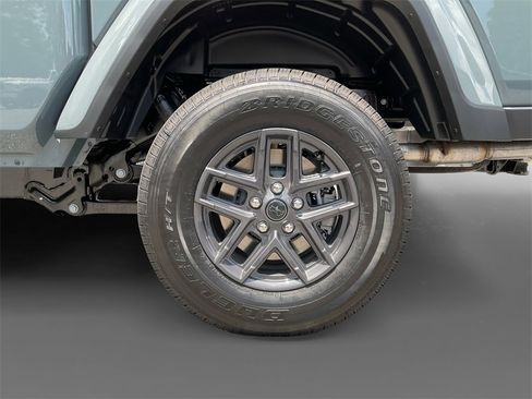 New 2025 Jeep Gladiator Sport image 10