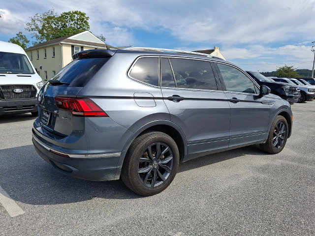 Used 2024 Volkswagen Tiguan SE AWD/4WD image 11