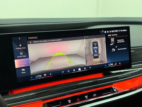 Used 2023 BMW 740i w/ Parking Assistance Package RWD image 26
