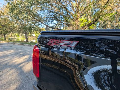 Used 2021 Chevrolet Colorado Z71 w/ Safety Package image 15
