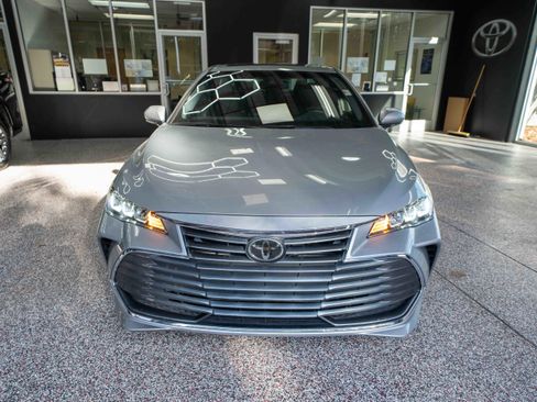 Used 2019 Toyota Avalon XLE image 6