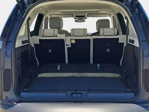 New 2025 Land Rover Discovery S image 13