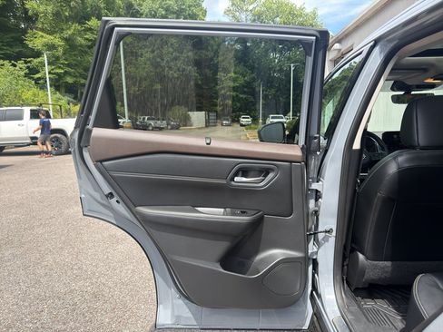 Certified 2023 Nissan Rogue SL w/ SL Premium Package FWD image 12