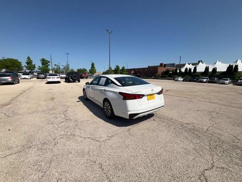 Used 2025 Nissan Altima 2.5 SV FWD image 16