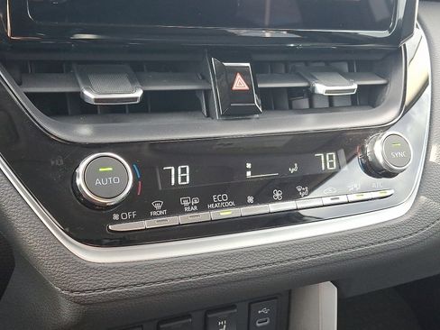 Used 2023 Toyota Corolla Cross XLE image 16